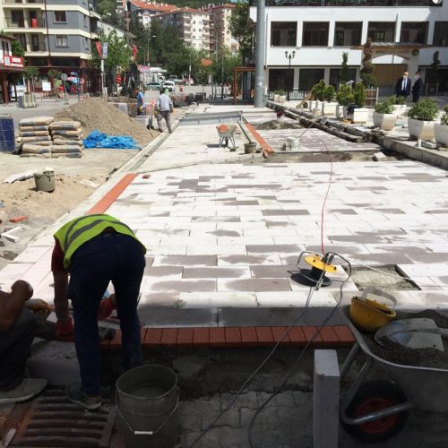 Kızılcahamam Belediyesi Önü Andezit Döşeme